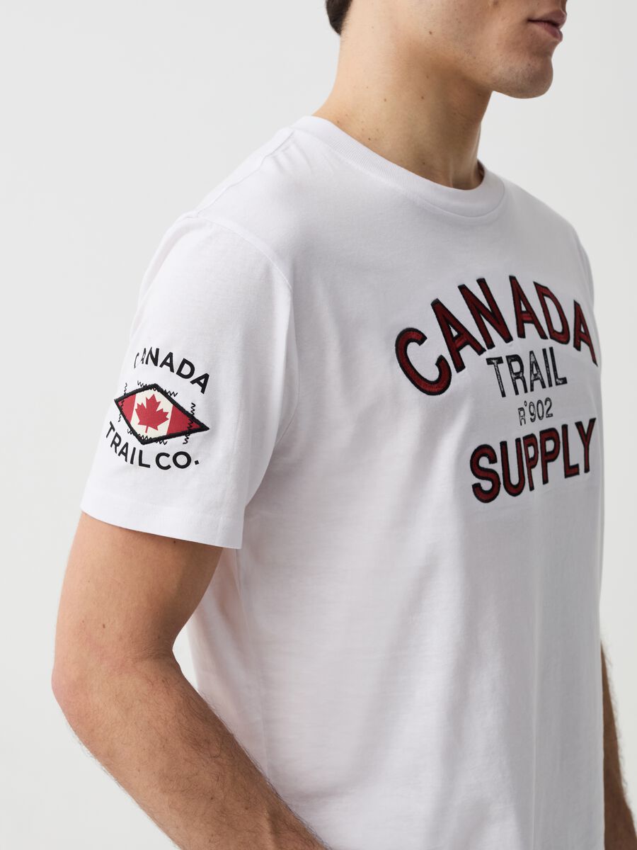 T-shirt with embroidery and Canada Trail print_1