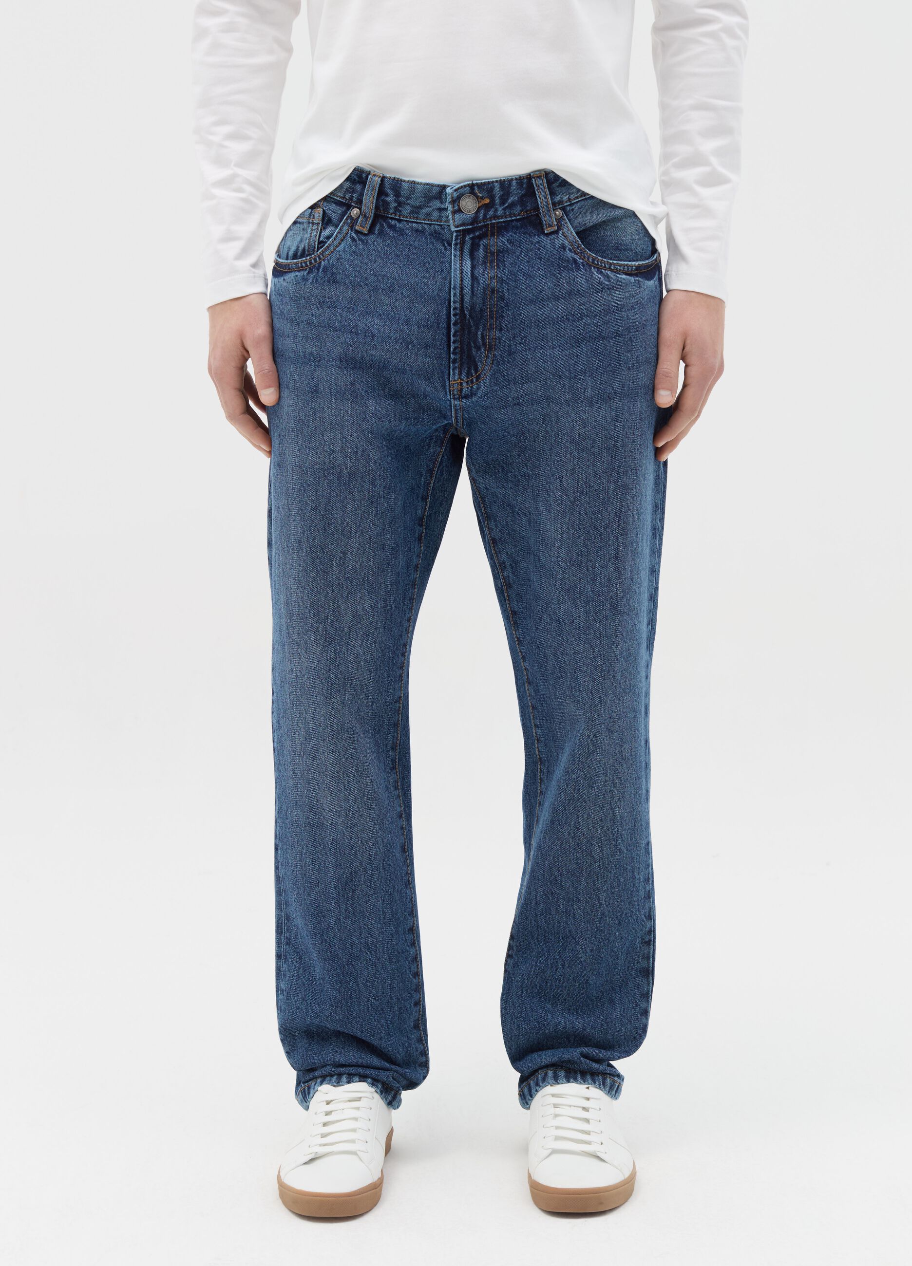 Regular fit jeans with discolouring