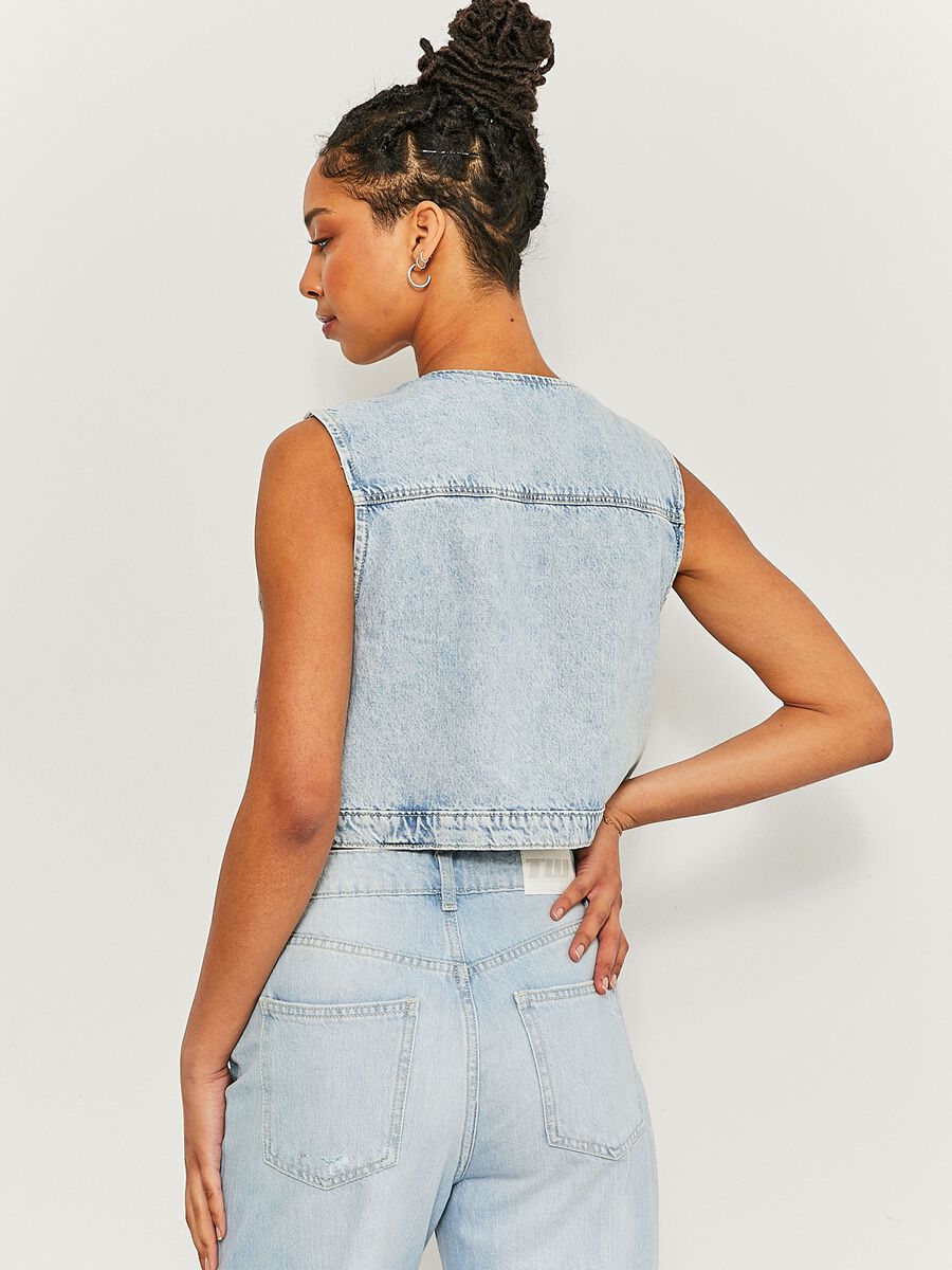 Cropped gilet in denim with zip_2
