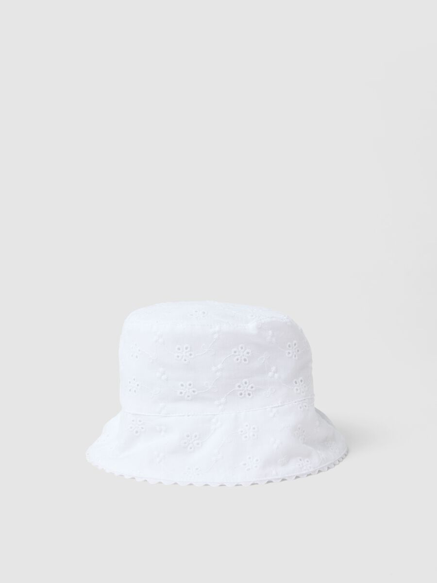White cotton bucket hat for girls with floral embroidery_0
