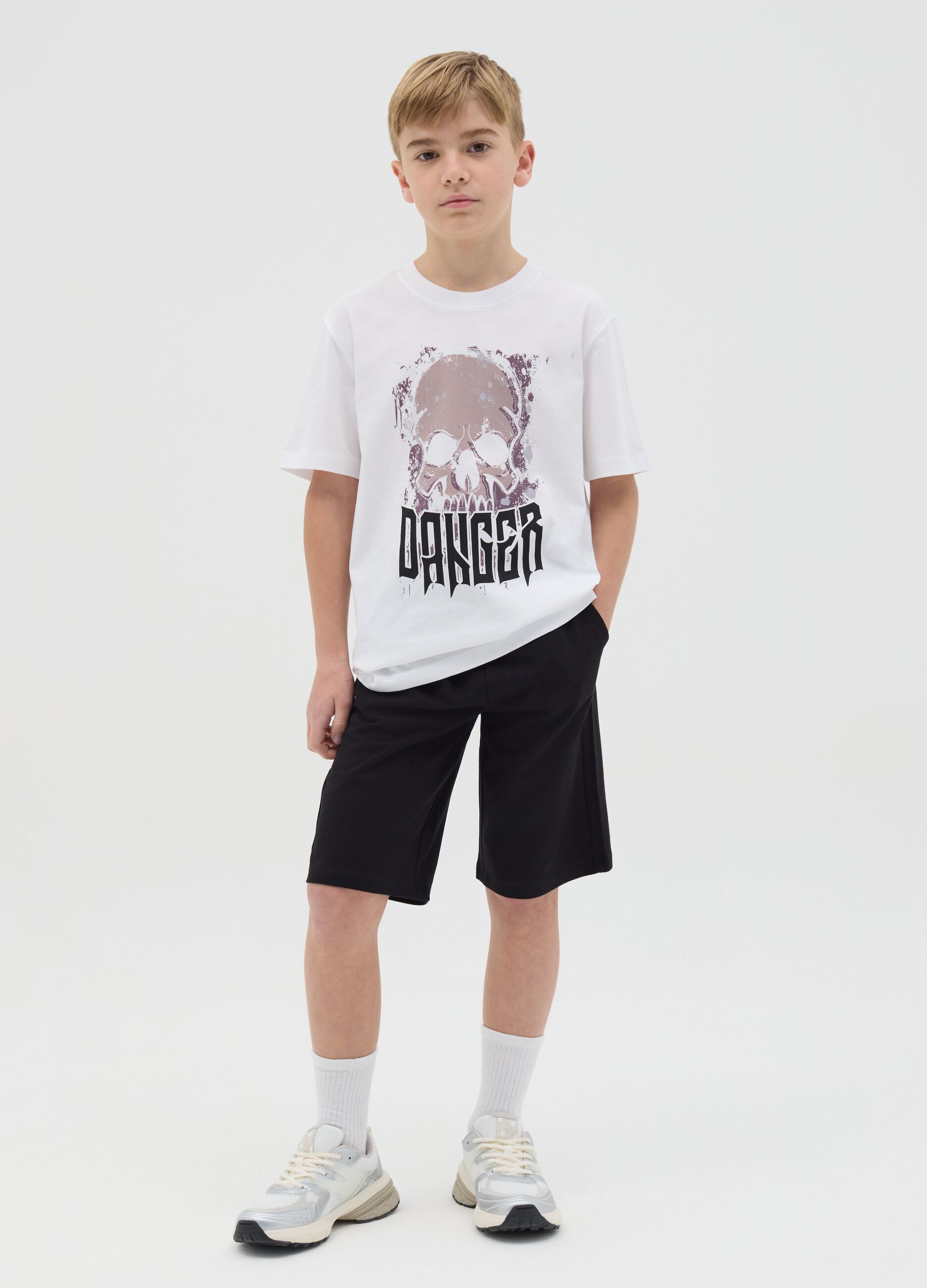 Black fleece Bermuda shorts with pockets and drawstring