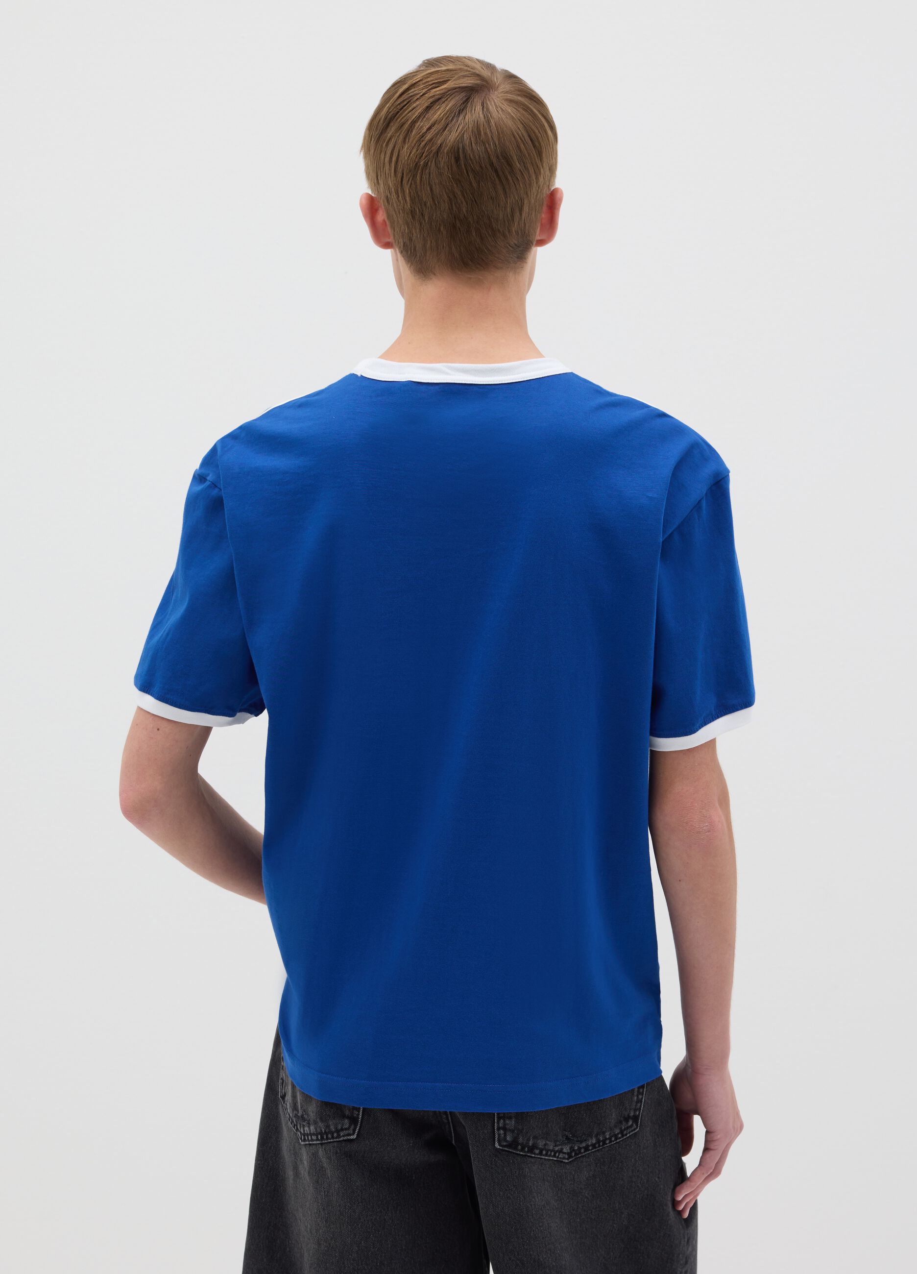 Blue T-shirt with contrasting edging