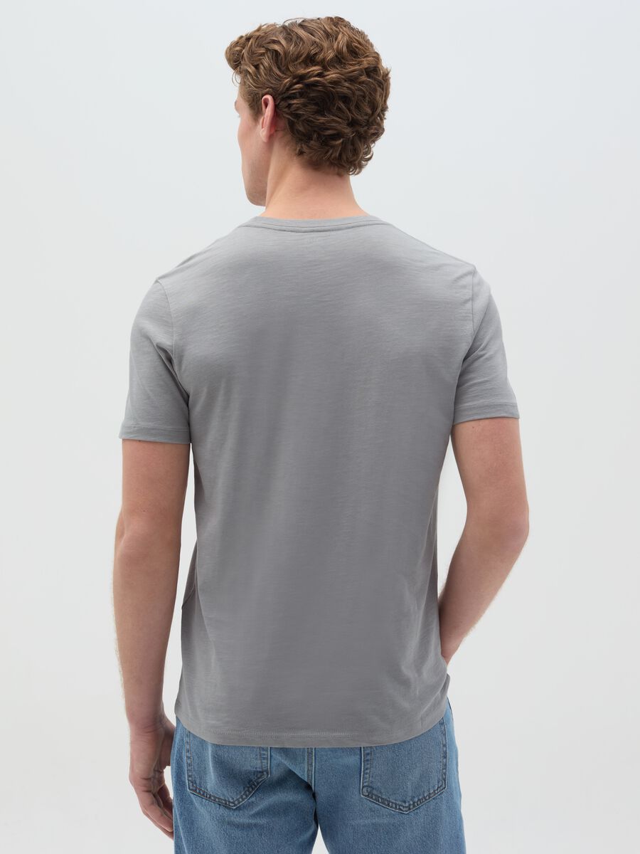 Slub cotton T-shirt with V neck_3