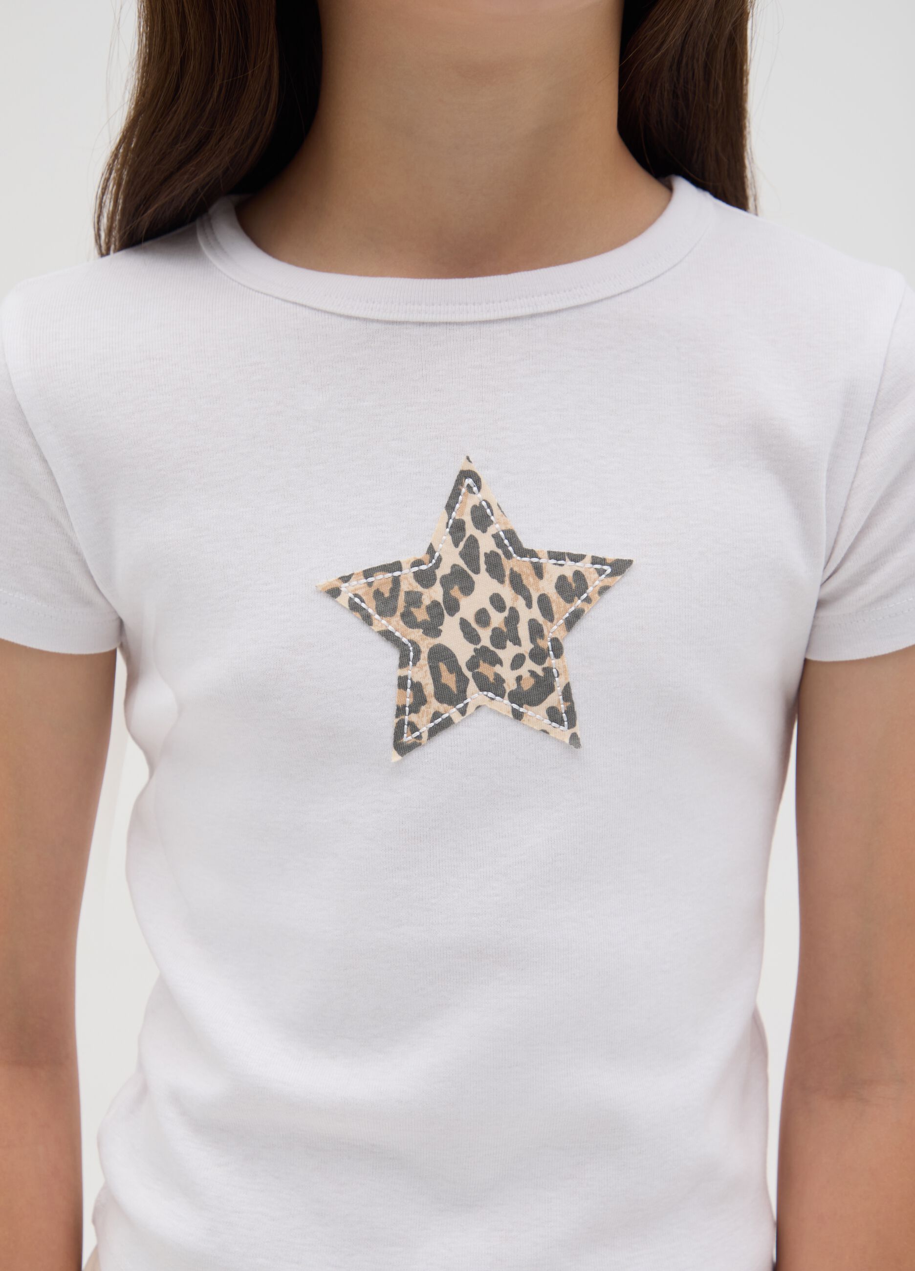 Girls' white cotton slim fit T-shirt with leopard print