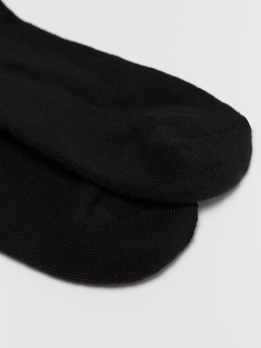 Three-pair pack tennis socks with striped bands_2