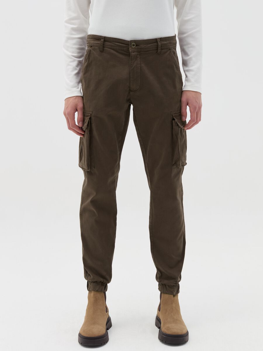 Pantalone cargo cuff-hem in cotone stretch_1