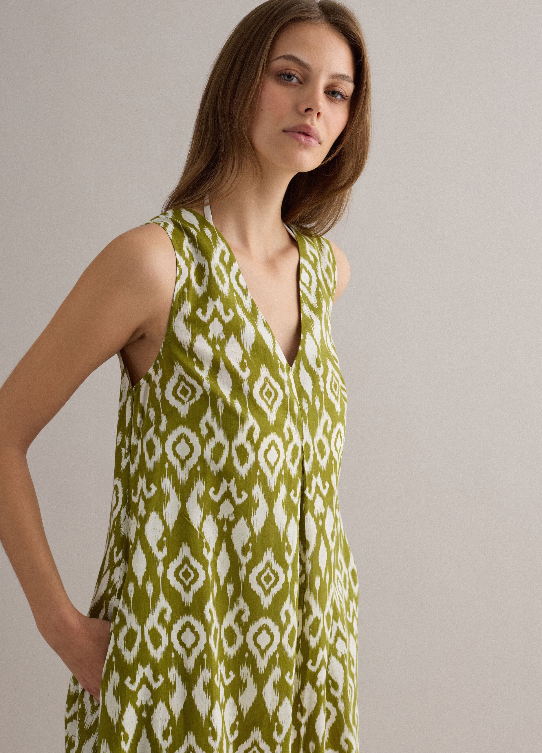 Green maxi dress in pure cotton with V-neck and print