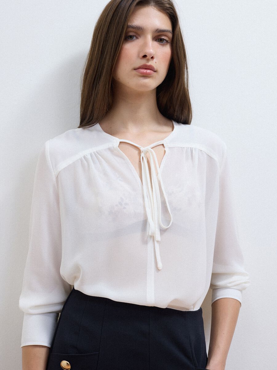White regular-fit blouse with V-neck and tie detail_0