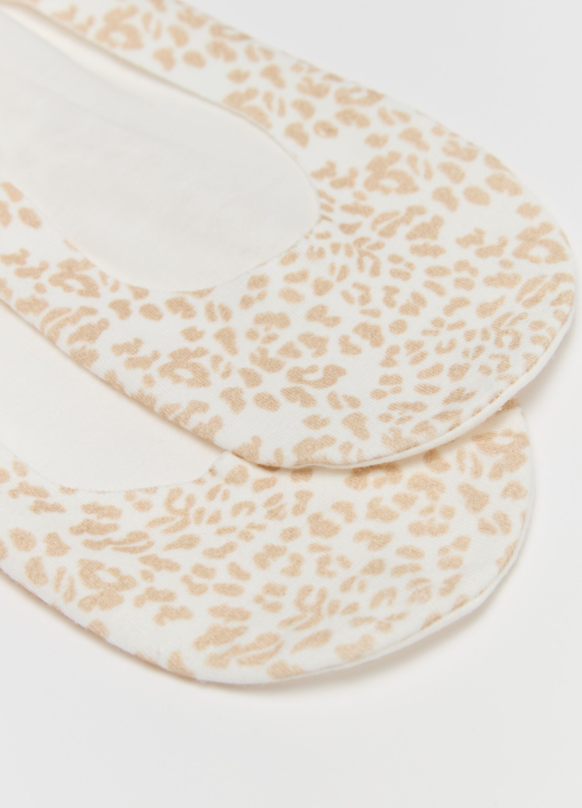 Two-pack shoe liners with laser cut