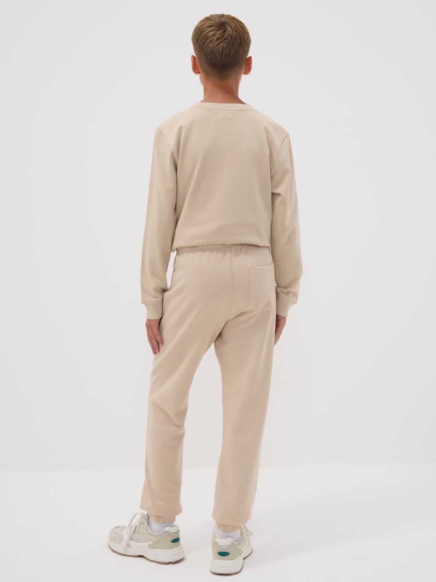 Pantaloni jogger beige in puro cotone organico regular fit per ragazzo_1