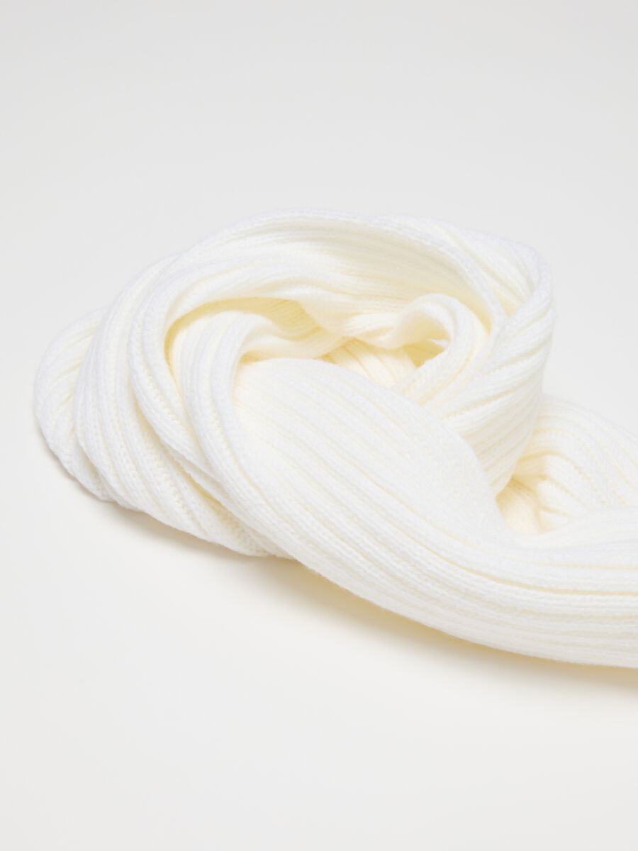 Sciarpa bianca a coste da bambina con pompon_2