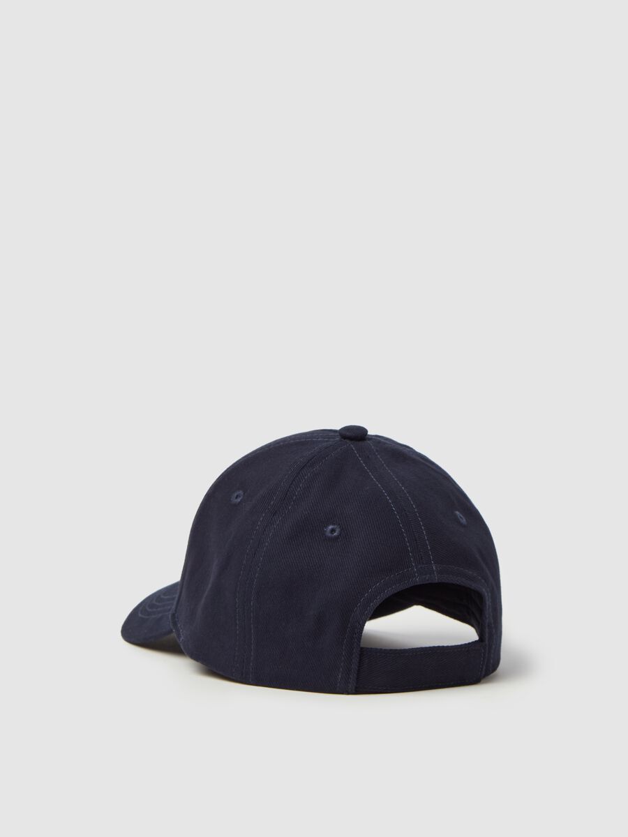 Baseball cap with logo patch_2
