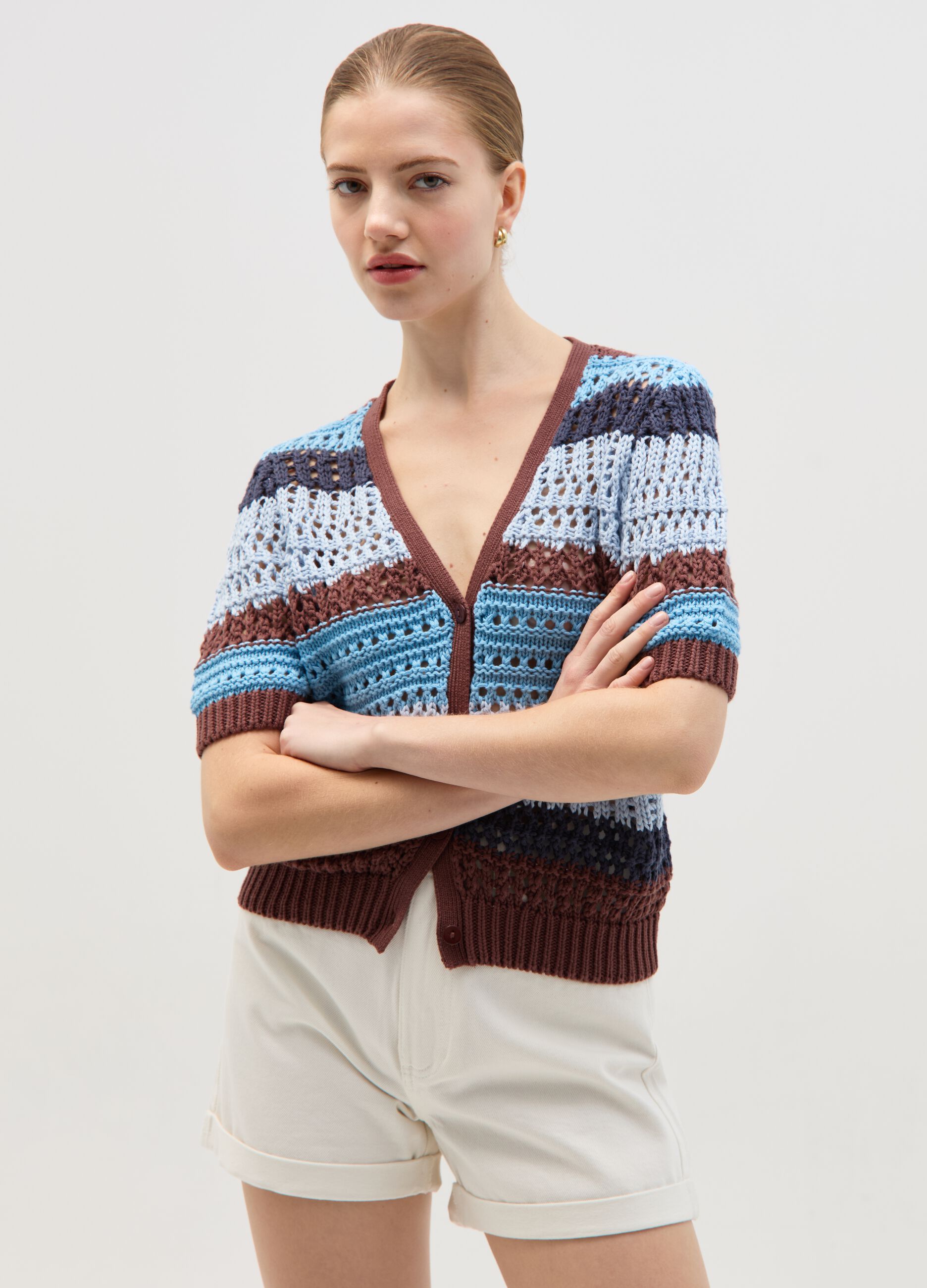 Cardigan crochet a righe con maniche corte