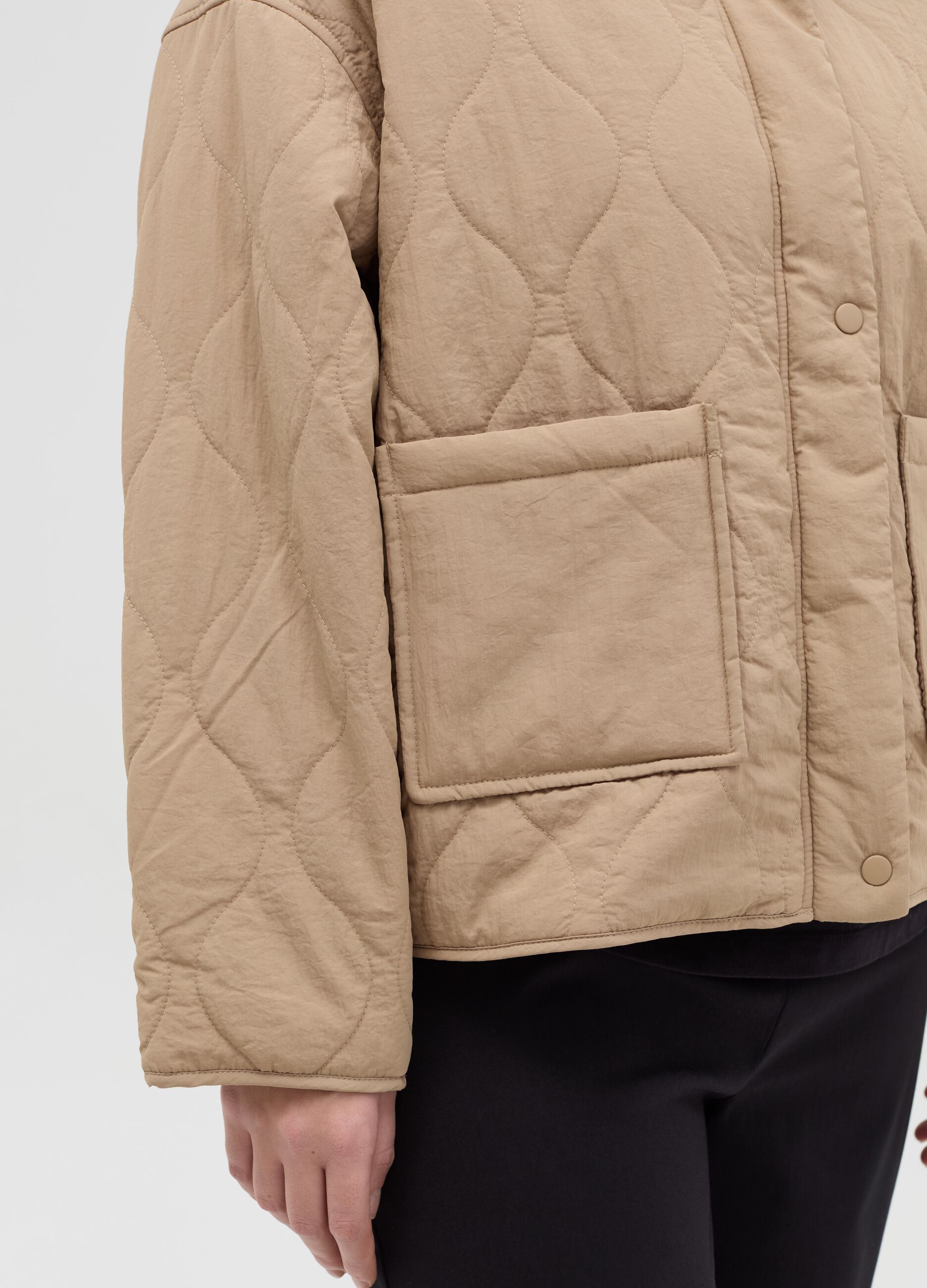 Curvy short quilted jacket with collar