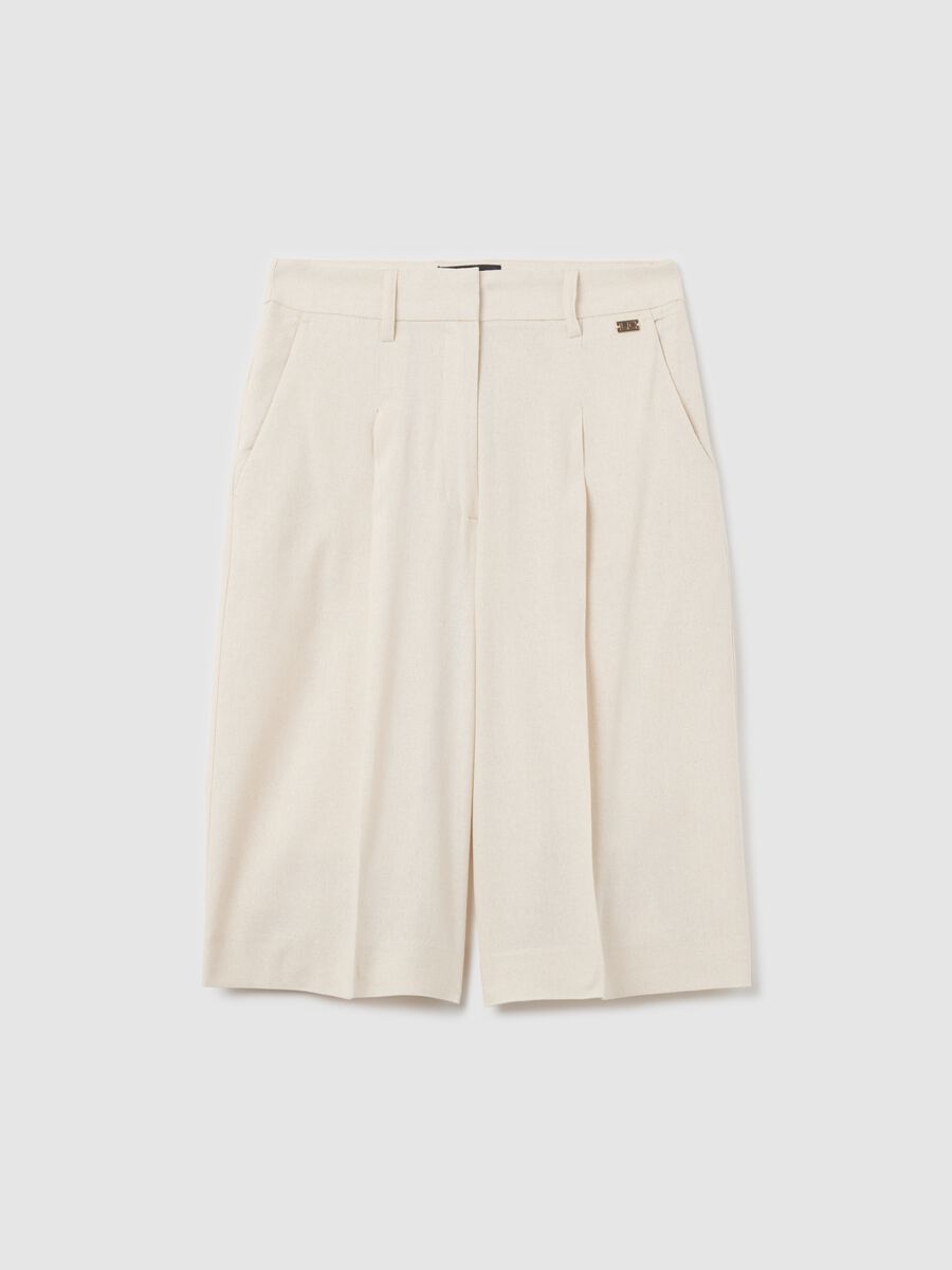 Ivory chino Bermuda shorts with darts_4