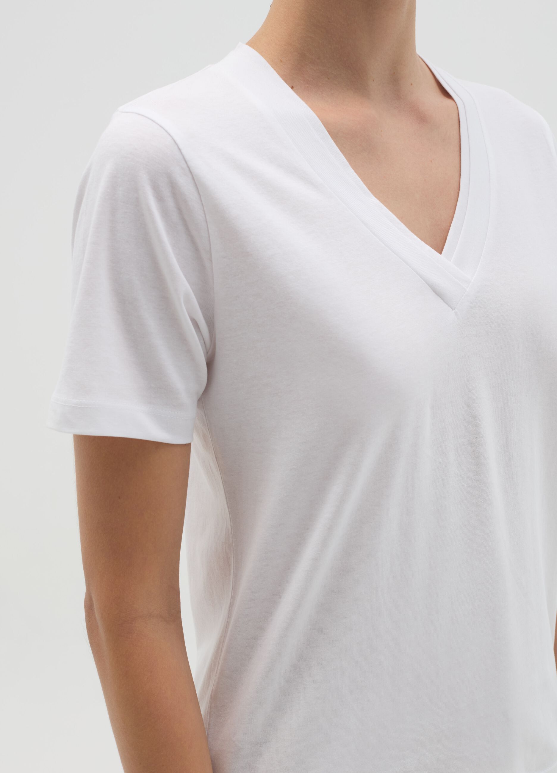White T-shirt with V neck