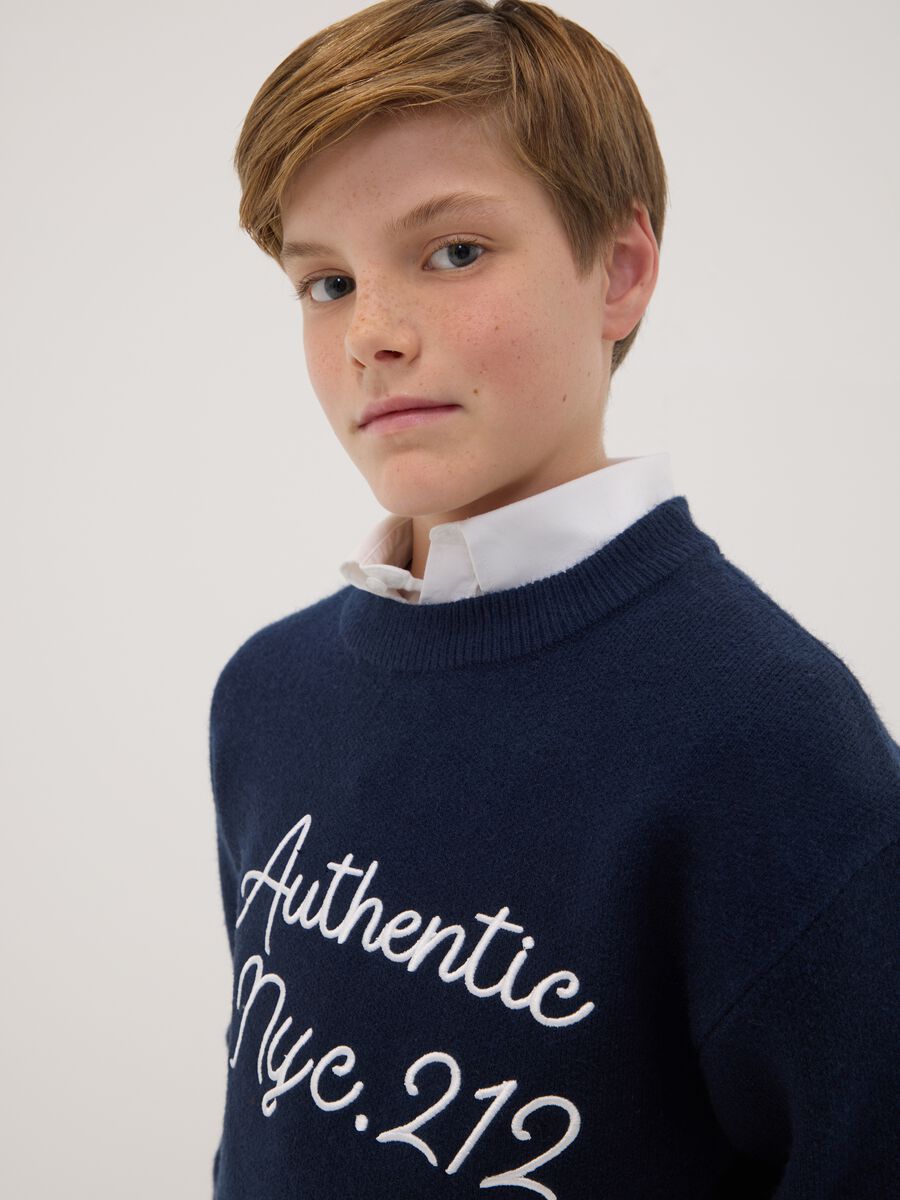 Navy blue crew-neck jumper with embroidered lettering_0