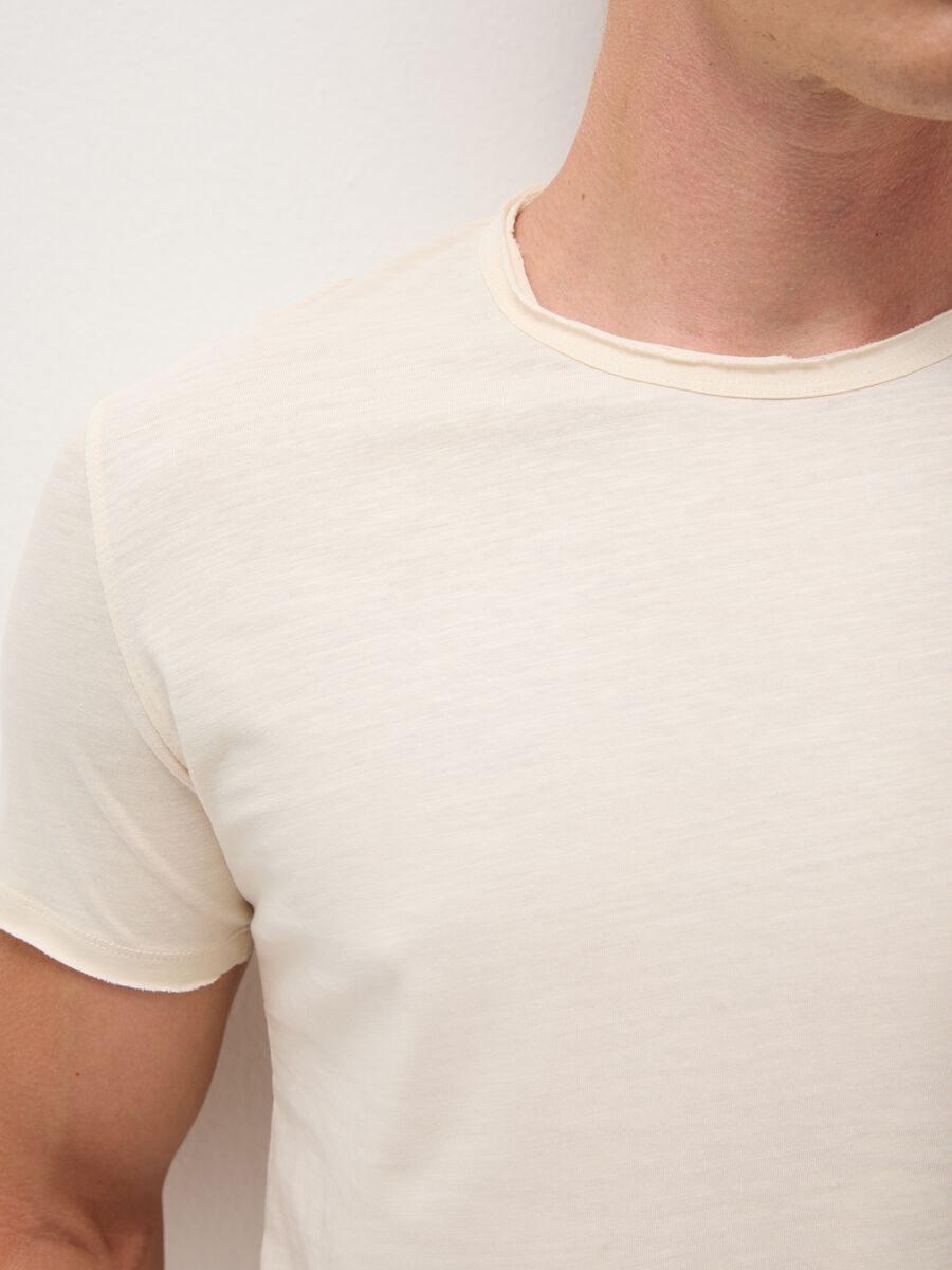 Men's beige pure cotton regular fit t-shirt_2