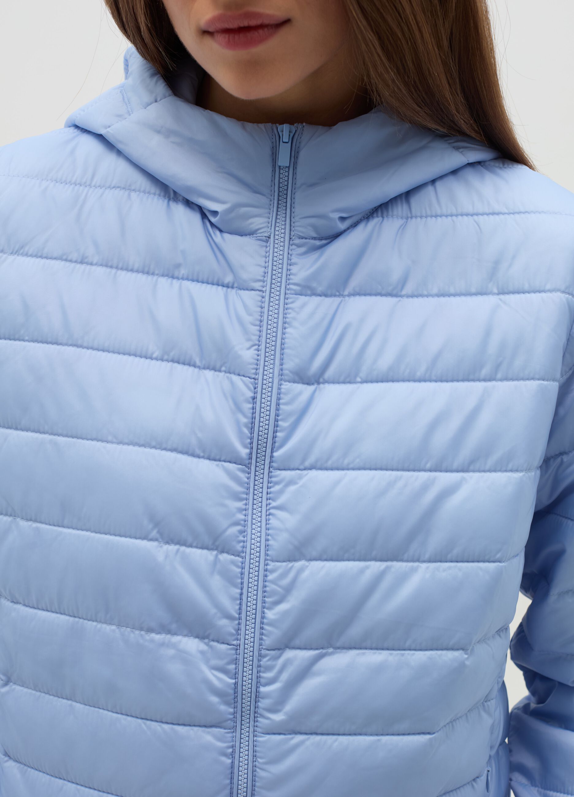 Piumino corto ultralight con cappuccio e zip