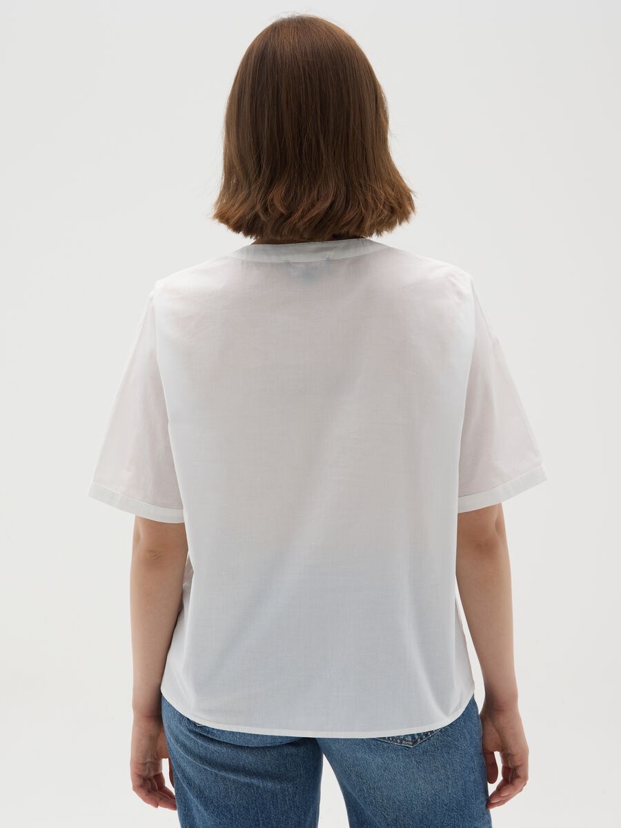 White blouse with blue embroidery in Mya cotton_3