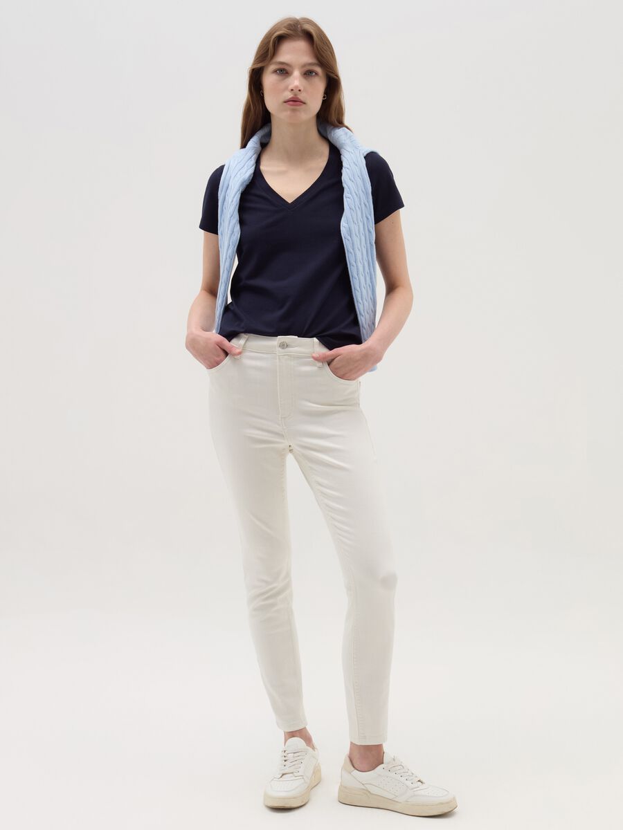 Solid colour T-shirt with V neck_1