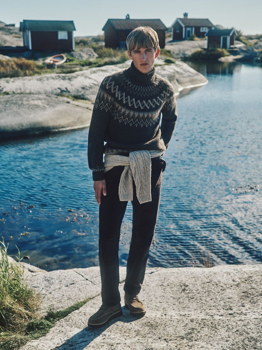 Regular fit brown turtleneck jumper with jacquard pattern_0