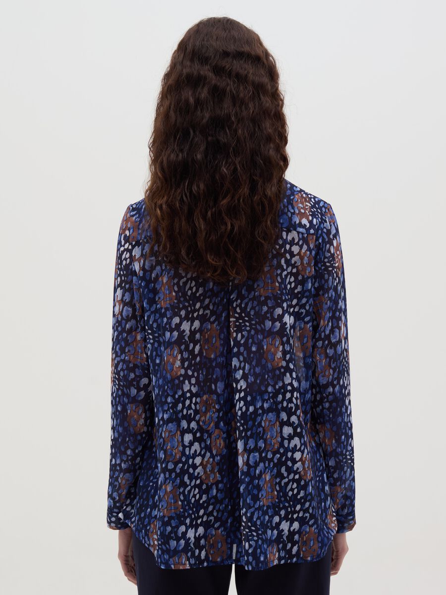 Shirt with patterned print_3