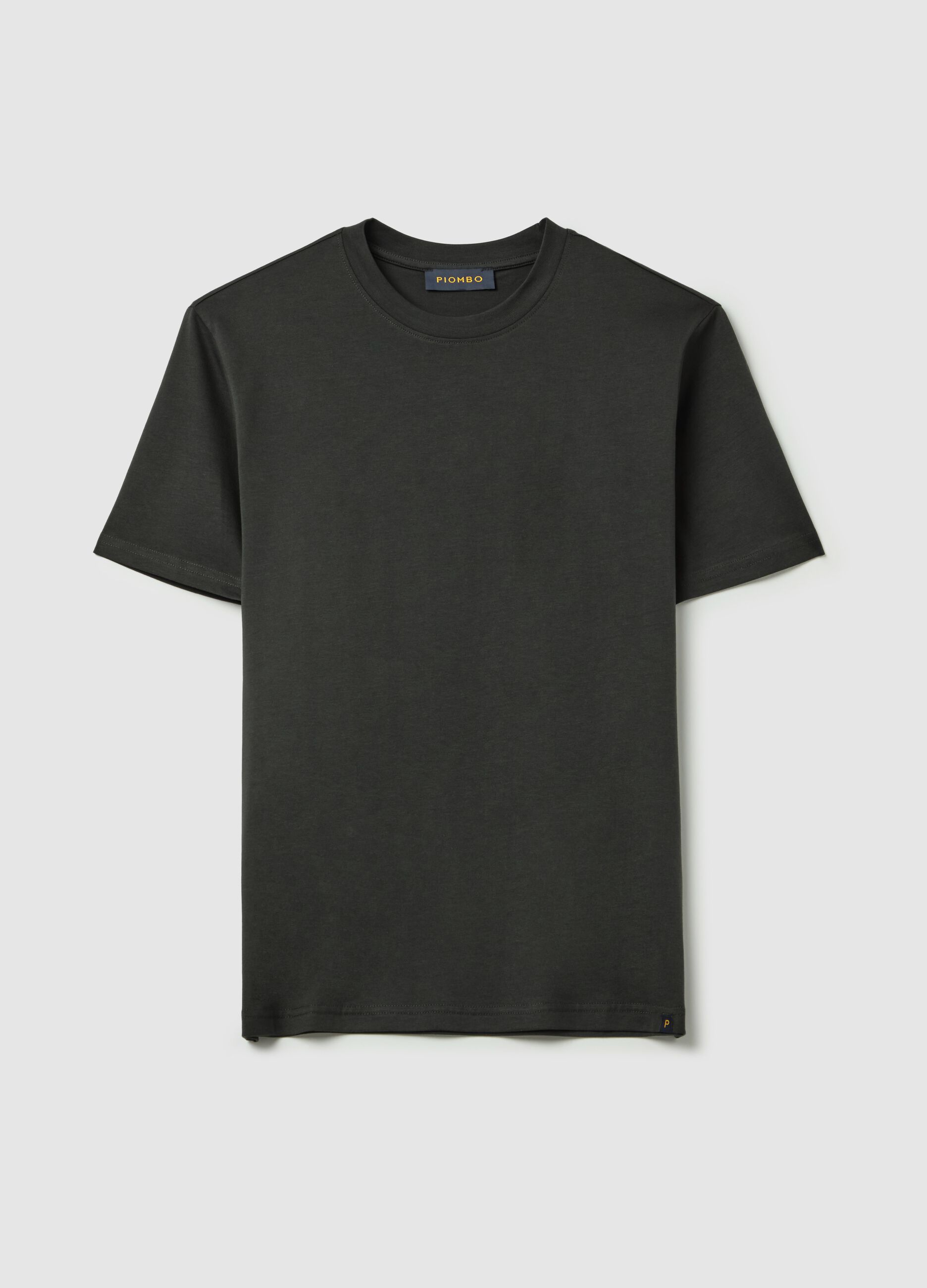 Plain cotton T-shirt with round neck.