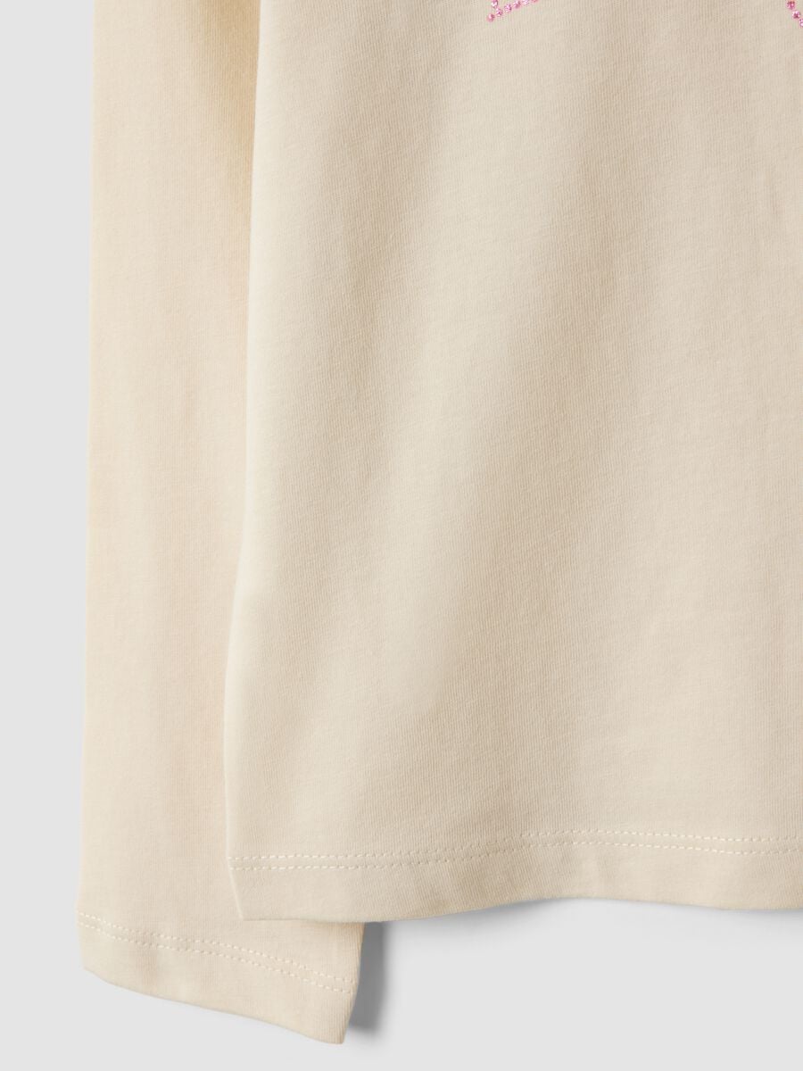 T-shirt beige in puro cotone organico con stampa frontale per bambina_3