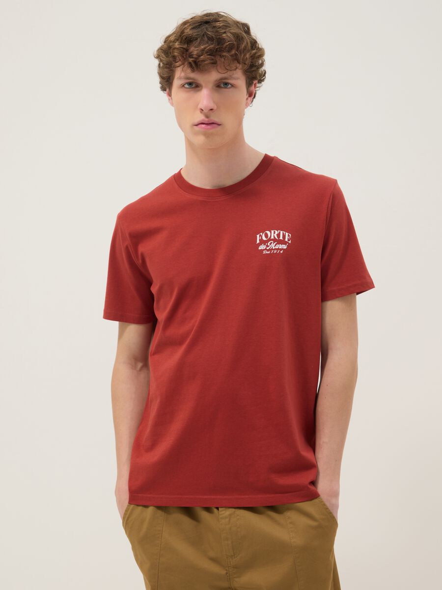 T-shirt rossa in puro cotone regular fit con stampa_0