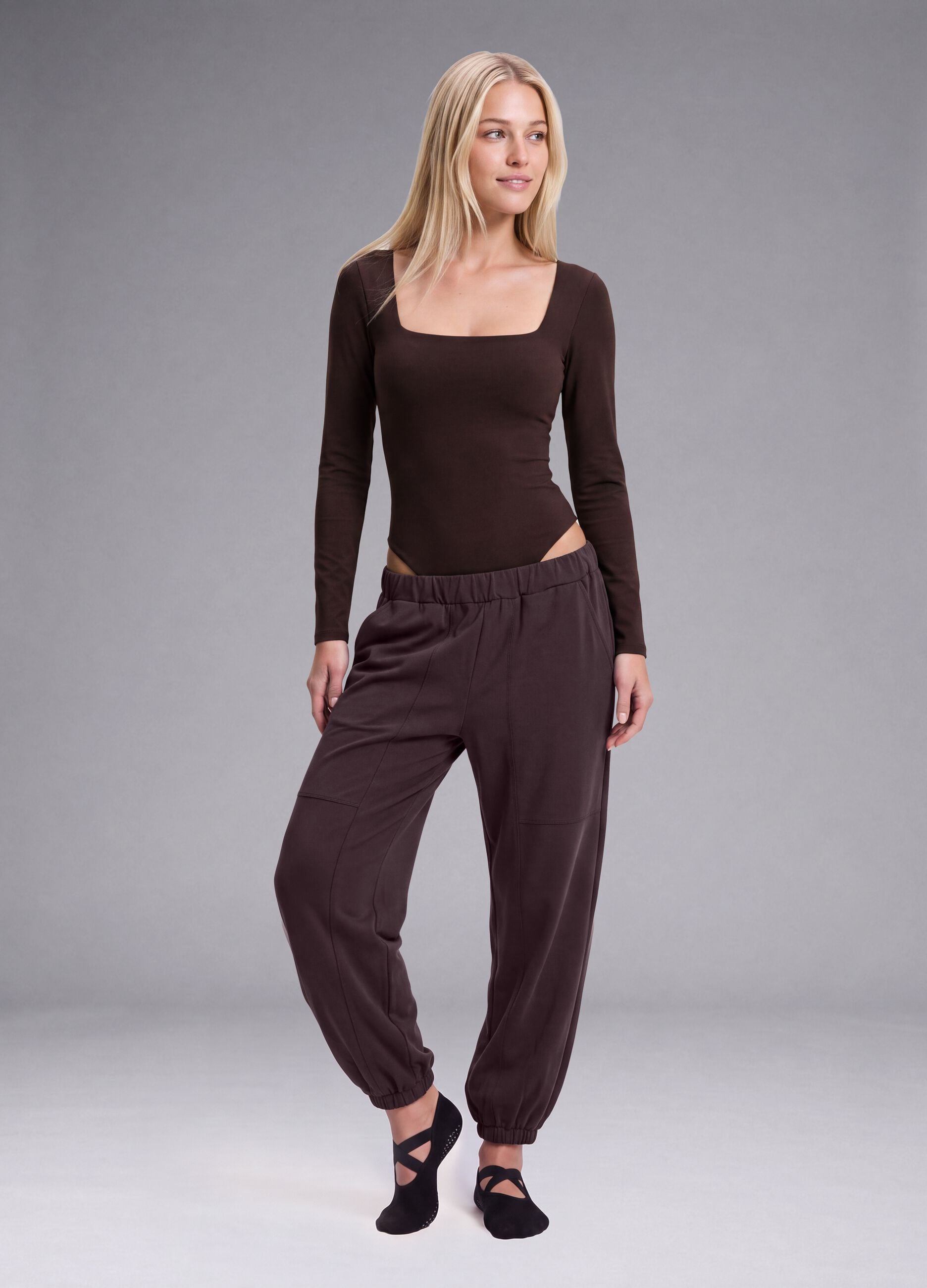 Body marrone in tessuto elasticizzato traspirante con scollo ampio ALTAVIA STUDIO