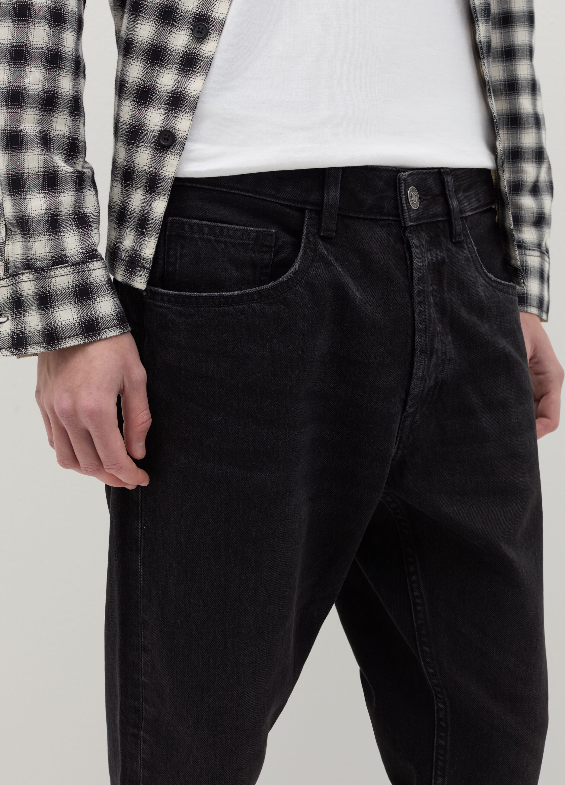 Slim-fit jeans with five pockets