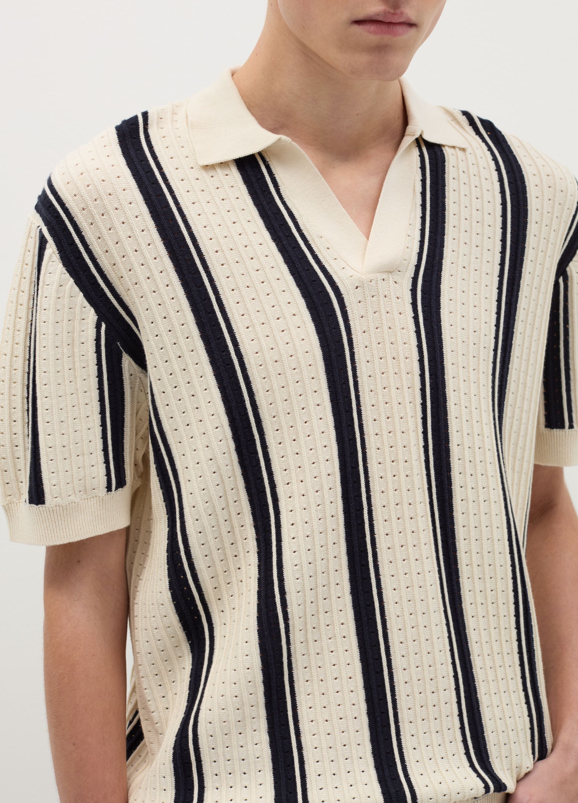 Maglia a righe con scollo a polo
