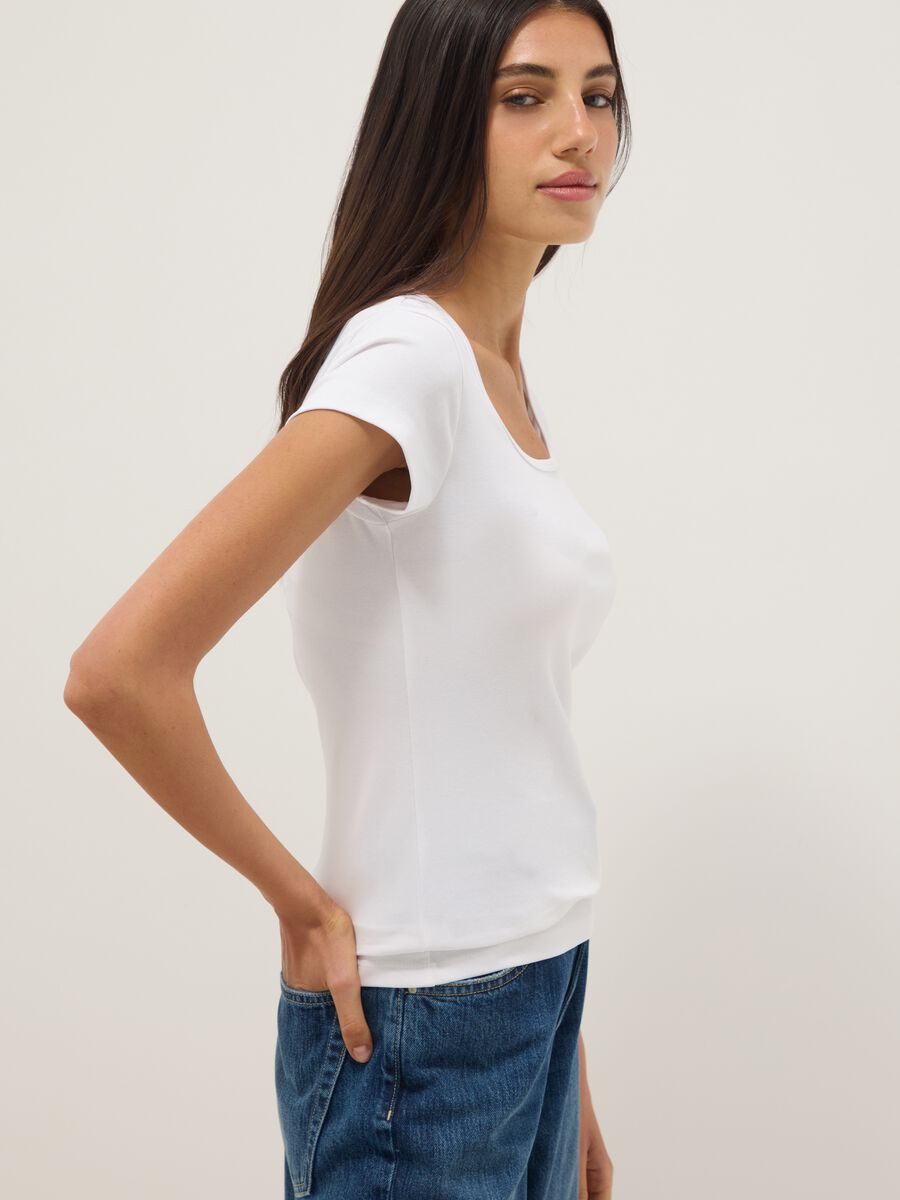 White fitted stretch-cotton T-shirt with square neckline_0
