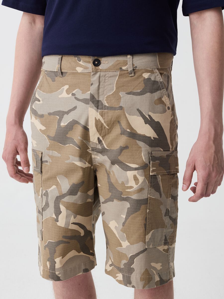 Camouflage cargo Bermuda shorts_1