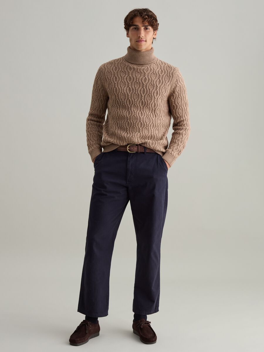High-neck pullover with wavy design_1
