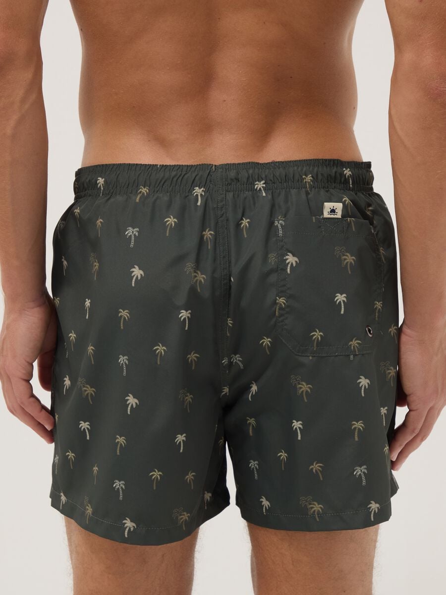 Costume boxer verde con stampa palme_2