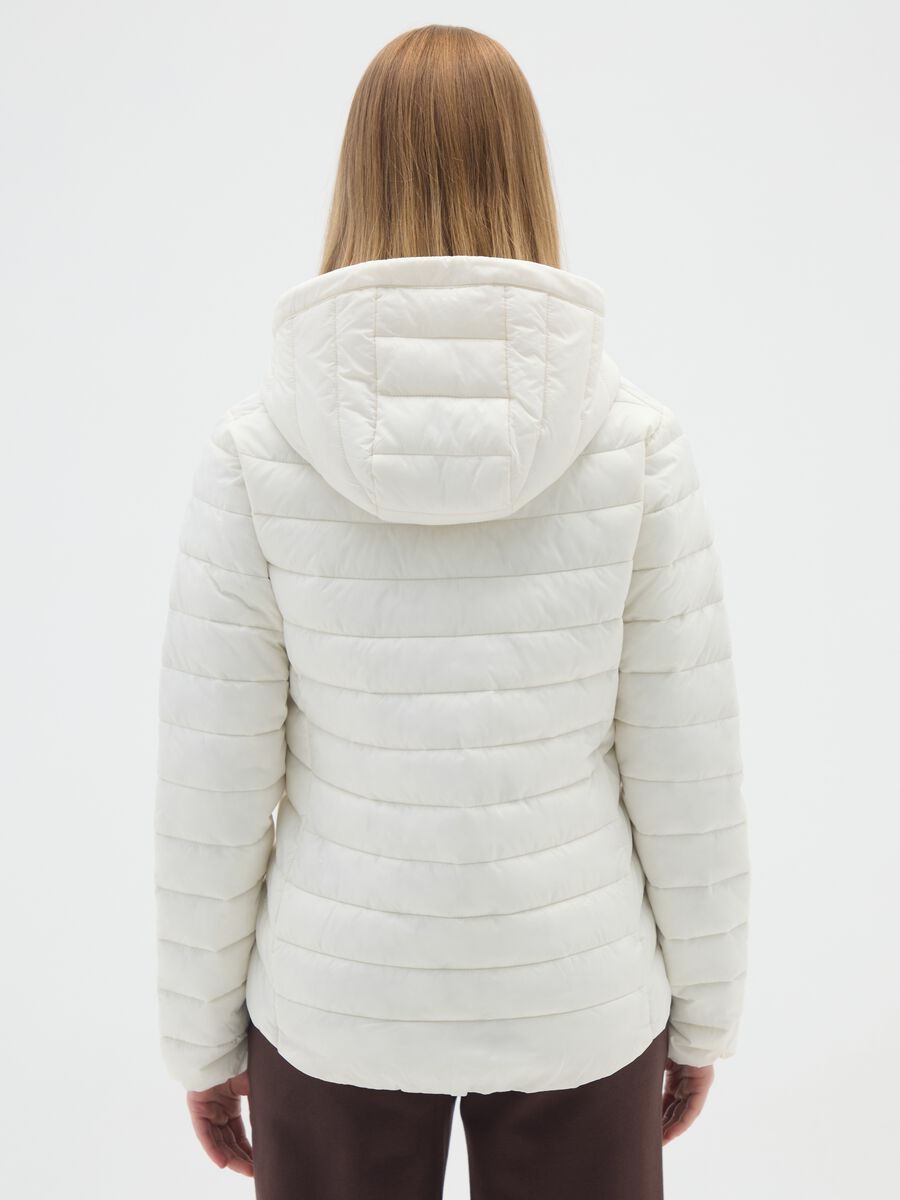 White padded regular fit jacket with hood_2