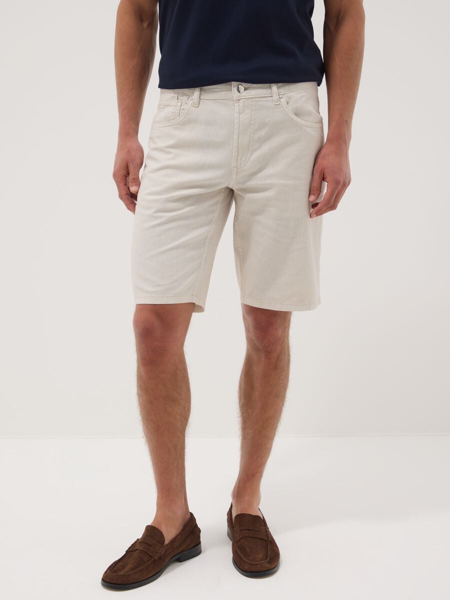 Beige linen-cotton blend five-pocket Bermuda shorts_2