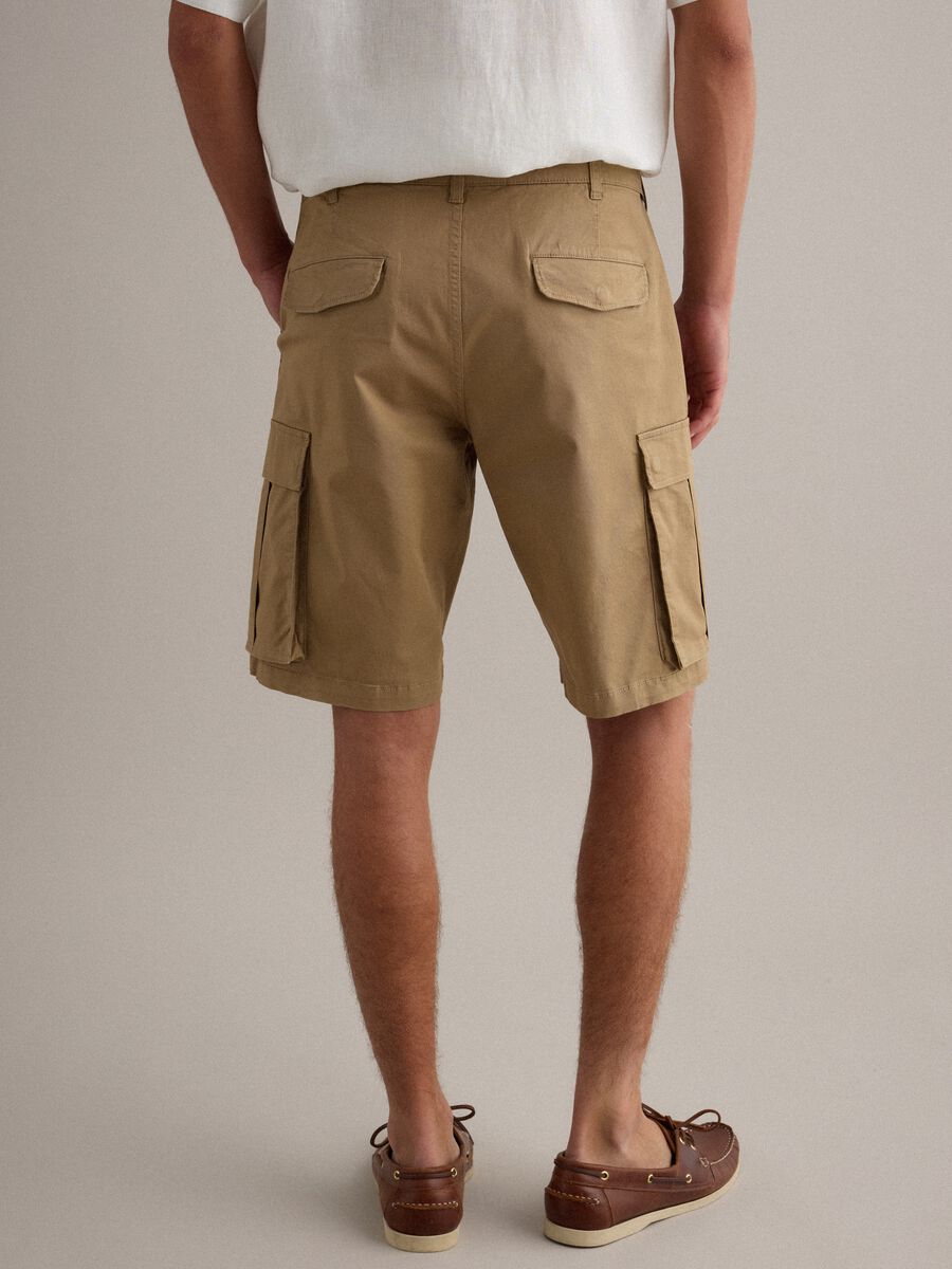 Pantaloncini cargo in cotone elasticizzato beige regular fit_2