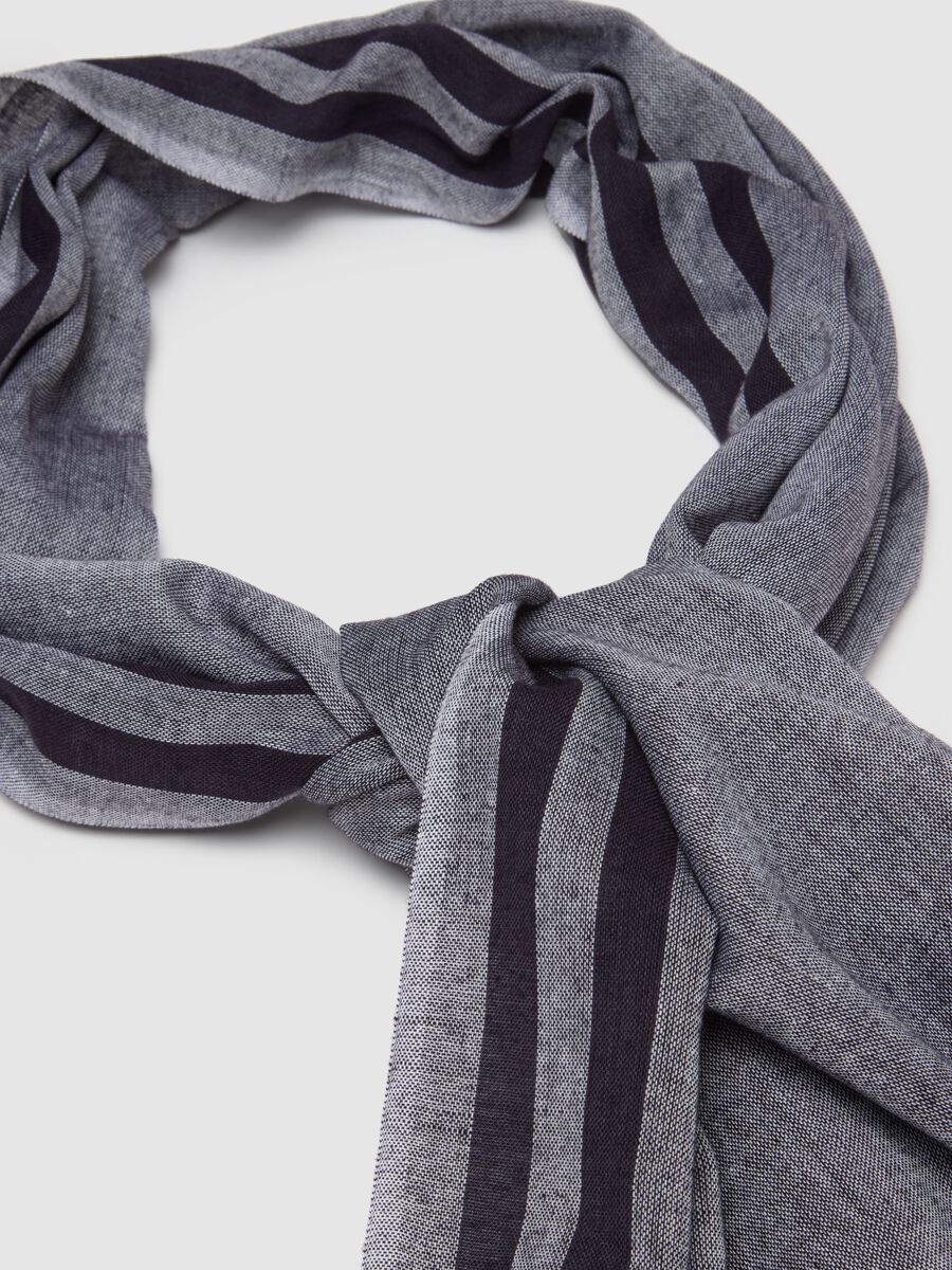 Soft scarf in multicolour striped viscose and cotton blend_1
