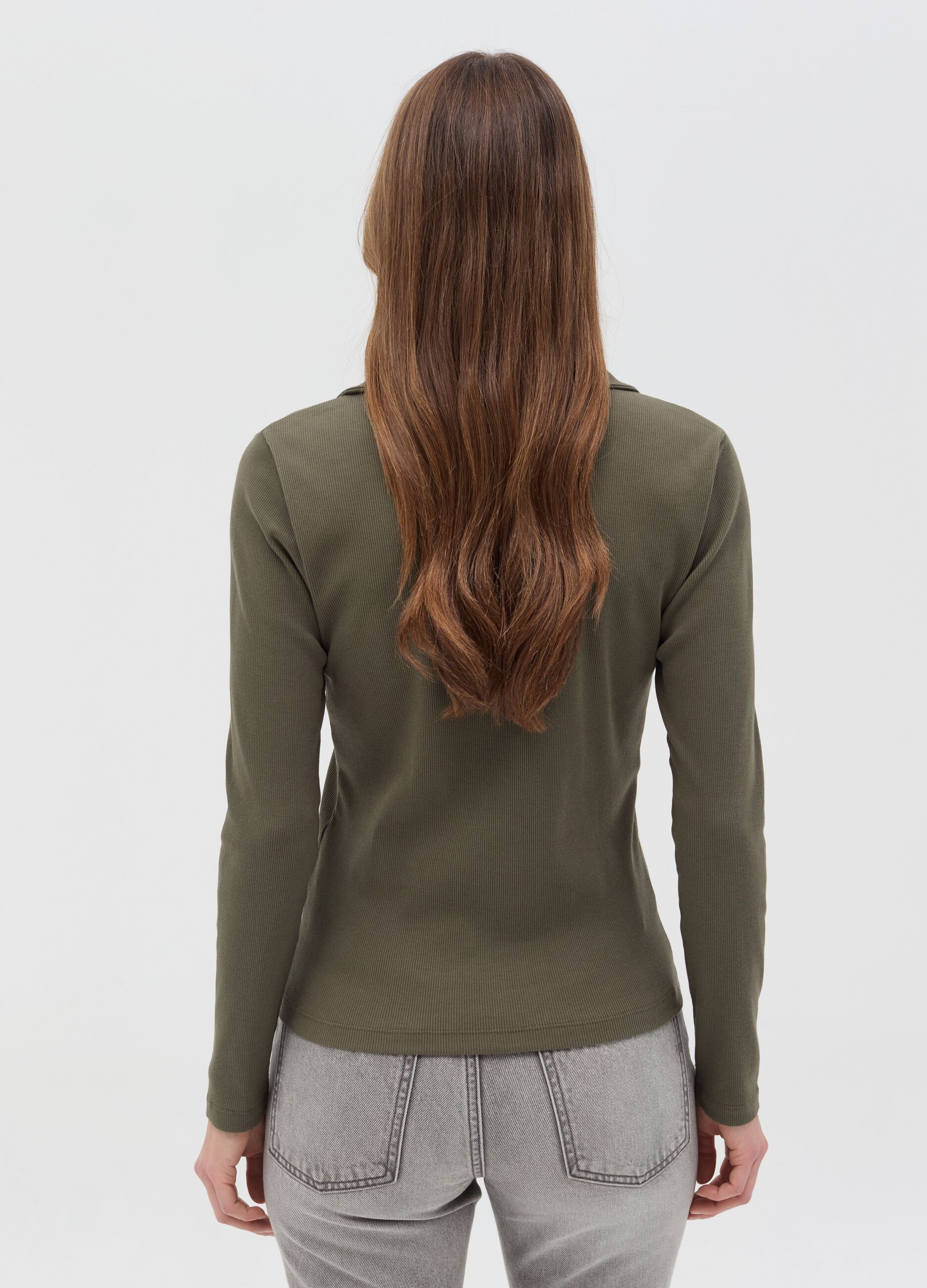 T-shirt a costine con scollo a polo