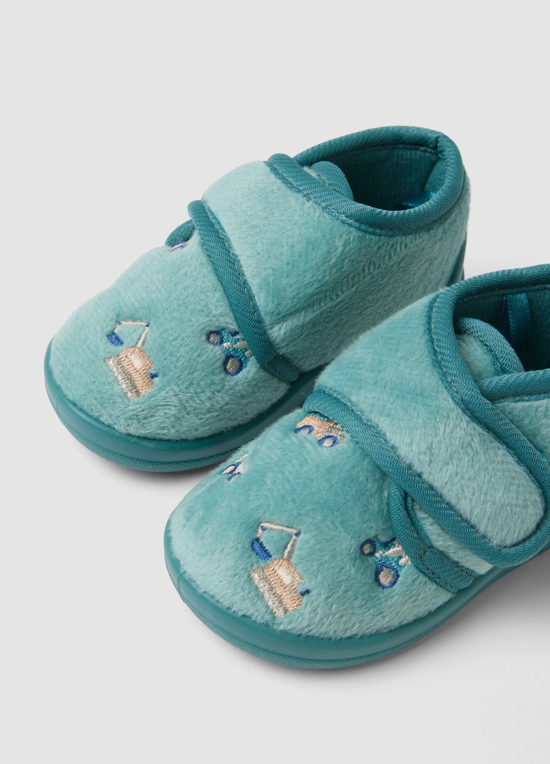 Green baby slippers with hook-and-loop fastening and embroidery