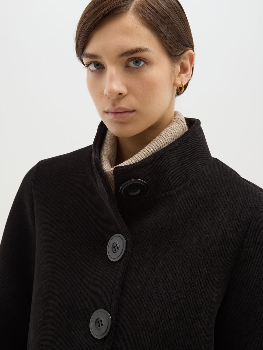 Cappotto nero regular fit con bottoni_3