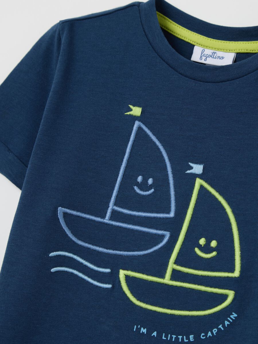 Blue cotton T-shirt with sail boats embroidery_2