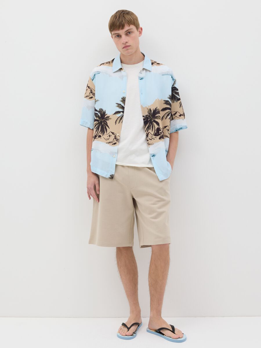 Men's short-sleeved, oversized multi-coloured 100% viscose shirt with print_1