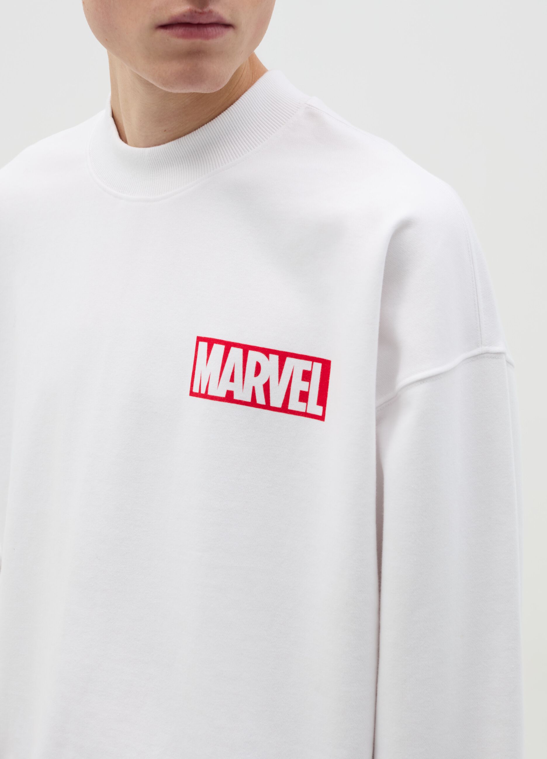 Sweatshirt with Marvel print and round neck
