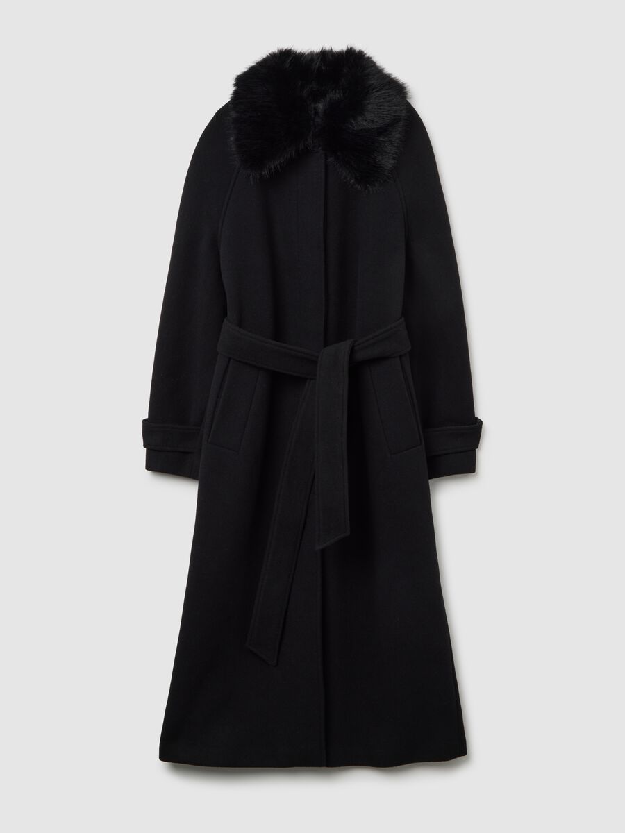 Long black coat with soft collar and regular fit belt_4