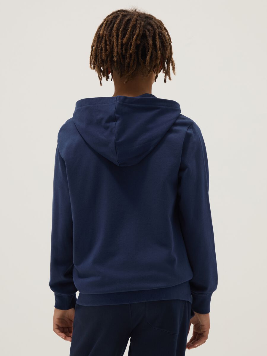 Felpa per ragazzo in puro cotone blu regular fit con cappuccio_2