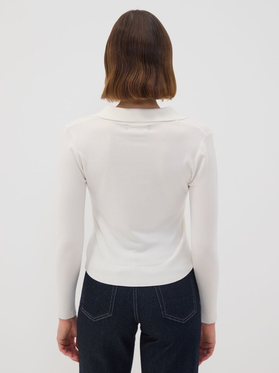 Maglia bianca in misto viscosa con colletto polo regular fit_3